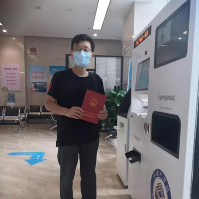 自助打證機(jī)“上崗”智能化服務(wù)再上新臺(tái)階